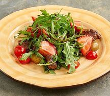 Теплый салат с куриной печенью