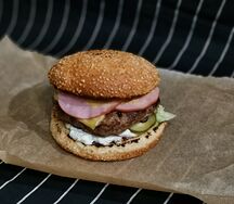 Бургер с горчичным соусом