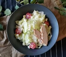 Салат Цезарь с курицей