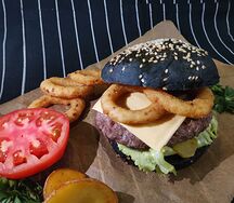 Черный бургер с говядиной