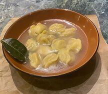 Пельмени в бульоне