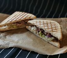 Сэндвич с тунцом