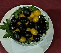 Маслины и оливки