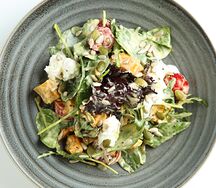 Салат с тыквой и сыром страчателла