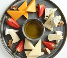 Сырное ассорти с медом