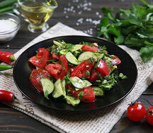 Салат со свежими овощами по-кавказски