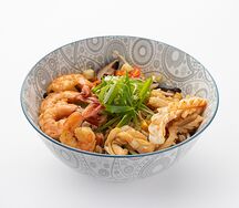 Рис с креветками и кальмаром жареный