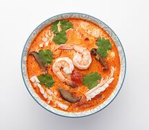 Том ям с креветками и кальмаром