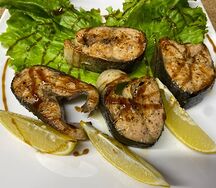 Стейки горбуши запеченные с лимоном