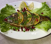 Форель радужная запечённая с лимоном