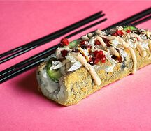 Суши-хот-дог с креветкой и крабом