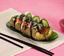 Суши-хот-дог с лососем и угрем