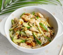 Салат фунчоза с курицей