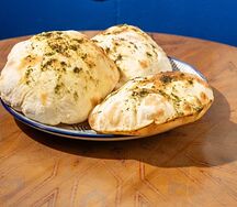 Пита с заатаром и маслом