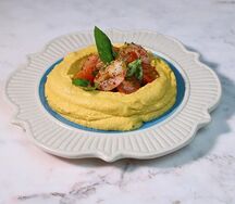 Оранжевый хумус с креветками