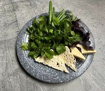 Букет зелени с сыром