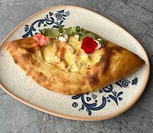 Хачапури по-аджарски с креветкой