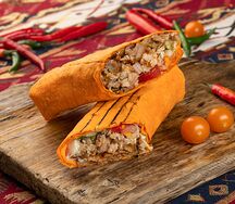 Шаурма на углях из курицы в сырном лаваше