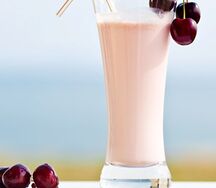 Молочный коктейль с вишней