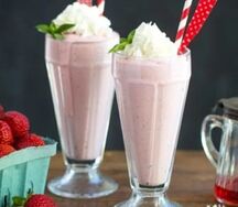 Молочный коктейль с клубникой