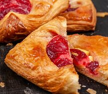 Баркетта с вишней и творожным кремом