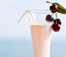 Молочный коктейль с вишней