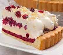 Торт брусничный с белым шоколадом