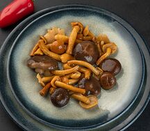 Ассорти маринованных грибов