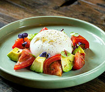 Буррата с томатами