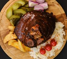 Рулька Баварская с квашеной капустой и картофелем