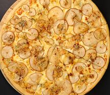 Пицца с грушей и горгонзолой 