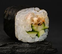 Ролл с угрем и огурцом