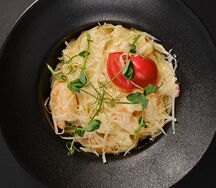 Феттуччине с креветками и беконом