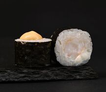 Спайси-ролл с креветкой и сыром