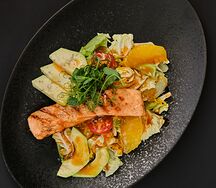 Гриль-салат с лососем