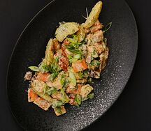 Жаркое из лосося с овощами в сливочном соусе