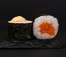 Спайси-ролл с лососем