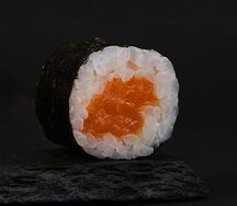 Ролл с лососем