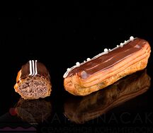 Эклер шоколадный