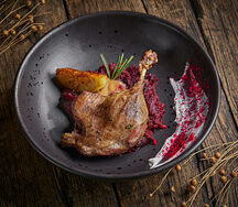 Утиные ножки со свекольной подпалкой