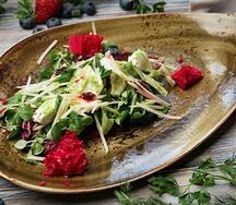 Салат со свеклой и козьим сыром