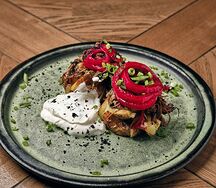 Запечённый картофель с рваной говядиной