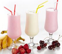 Клубничный молочный коктейль