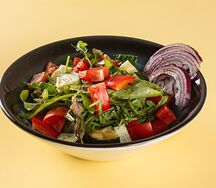 Зеленый салат с овощами