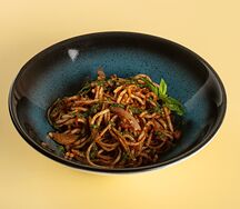 Паста арабьятта с томатами и базиликом