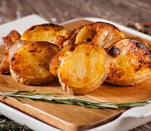 Картошка на мангале с салом