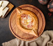 Хачапури по-аджарски с беконом