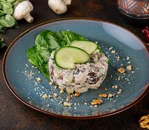 Салат с курицей и черносливом