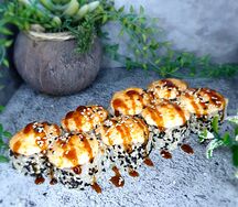 Запеченный спайси ролл с креветками