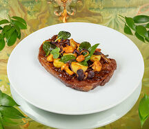 Рибай с перечным соусом